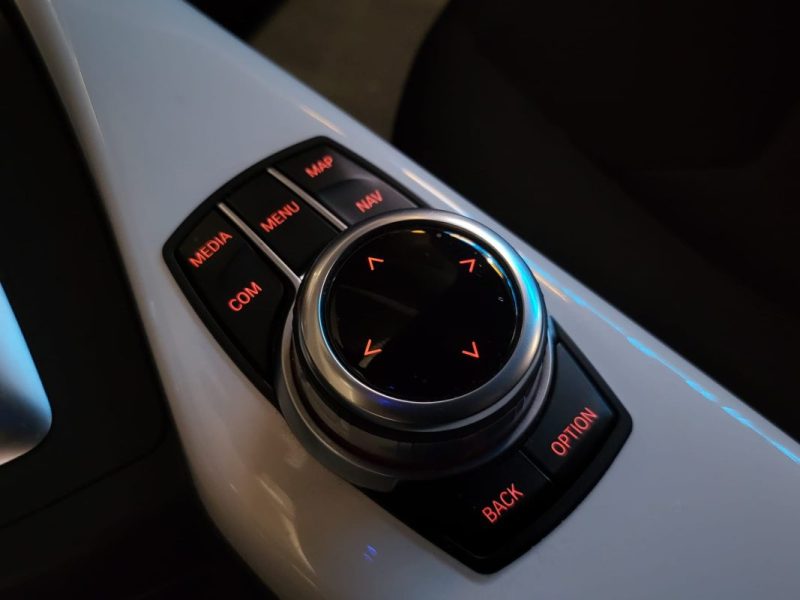 BMW SERIE 1 118D 150cv Urban chic / MAIN LIBRE / CAMERA DE RECUL /  2019