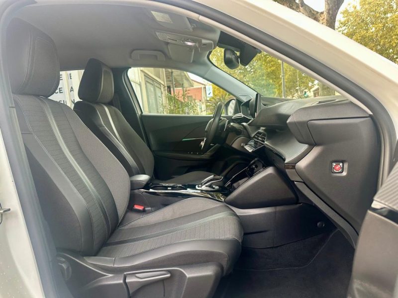 PEUGEOT 2008 1.5 BLUEHDI 130 ALLURE EAT8 **1ÈRE MAIN** 
