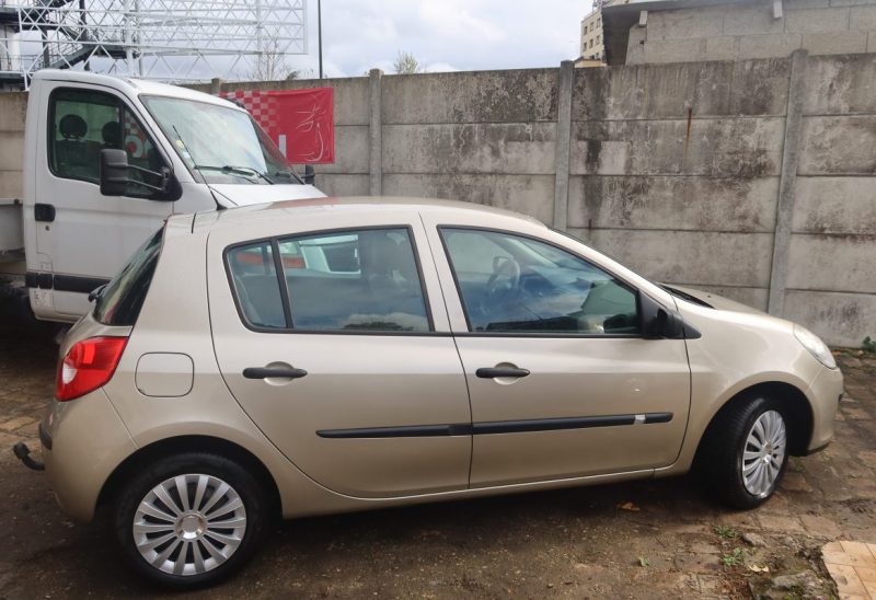 RENAULT CLIO CONFORT PACK CLIM DYNAMIQUE CLIO 1.4 16V 100CH 2006