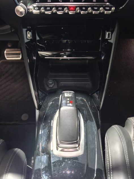 PEUGEOT PEUGEOT E-2008 136 CV - FINITION GT - CAMERA - RADAR AVANT ET ARRIERE - CARPLAY E-2008 136CH ACTIVE PACK 2021