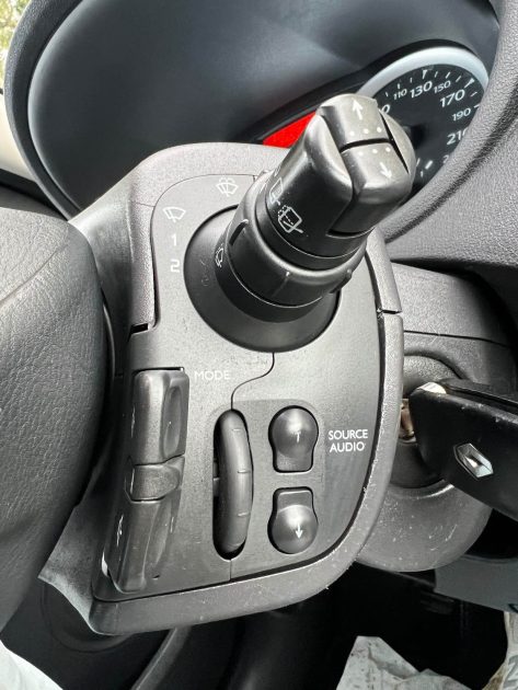 RENAULT CLIO 1.5 DCI 75CH EXPRESSION CLIM 5P 2012