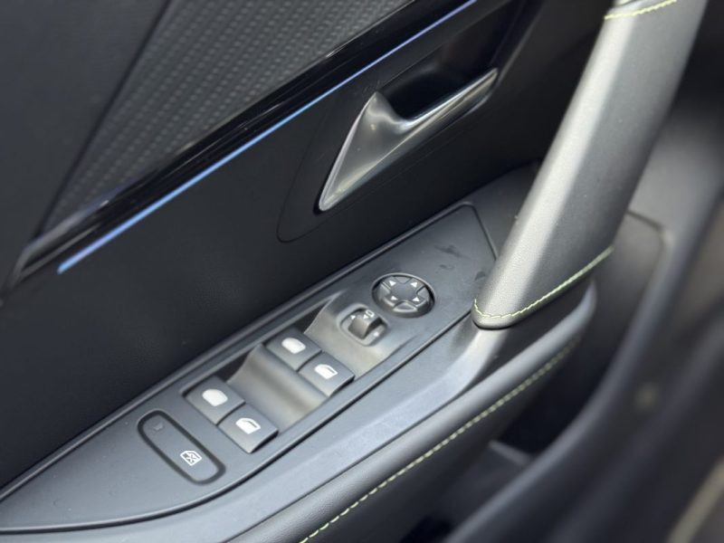 PEUGEOT 208 1.2 HYBRID 136CV GT LINE 