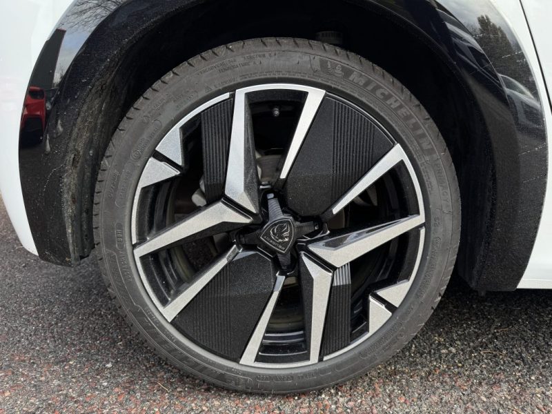 PEUGEOT 208 1.2 HYBRID 136CV GT LINE 