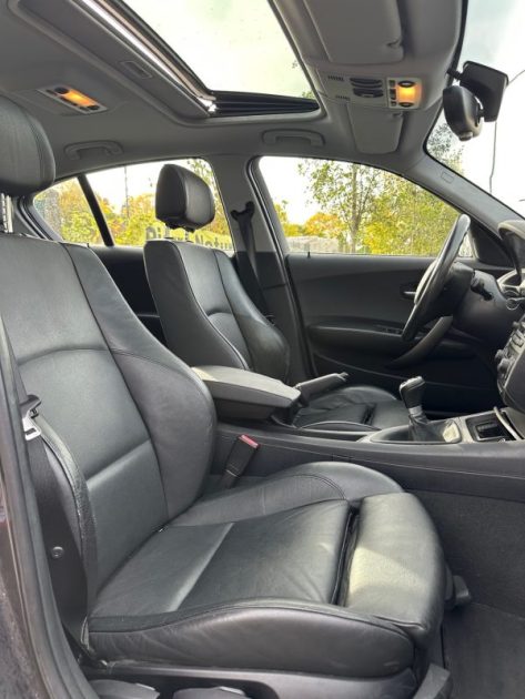 BMW  SERIE 1 120I 150 CV / 143km / Toit ouvrant / Siège chauffant / Radar / Cuir