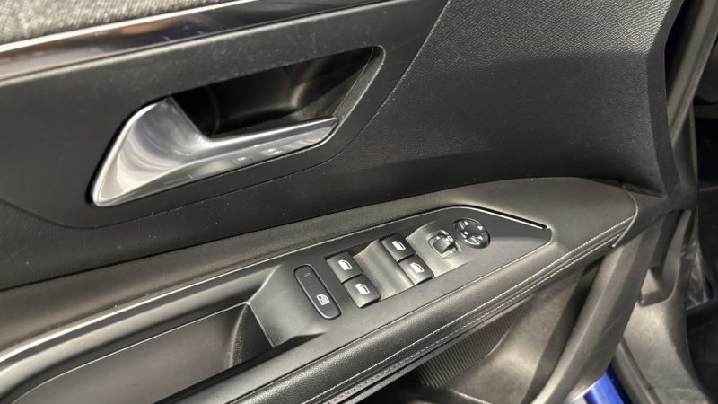 Peugeot 3008 1.5 BlueHDi 130CH Allure EAT8 - Sièges chauffants - Carplay - Coffre main libres