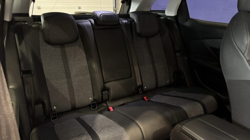 Peugeot 3008 1.5 BlueHDi 130CH Allure EAT8 - Sièges chauffants - Carplay - Coffre main libres