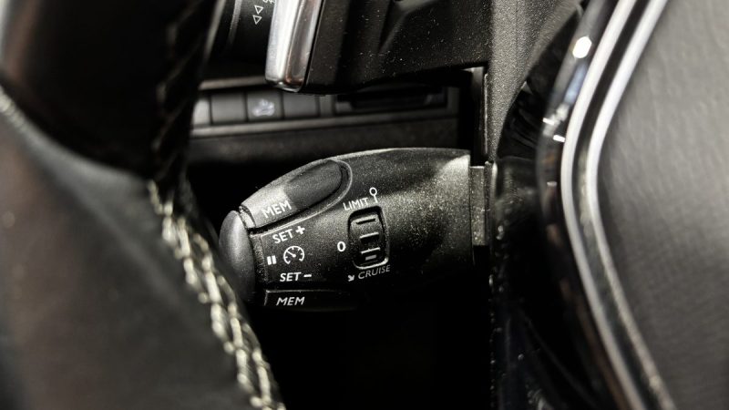 Peugeot 3008 1.5 BlueHDi 130CH Allure EAT8 - Sièges chauffants - Carplay - Coffre main libres