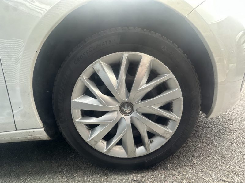 PEUGEOT 308 1.5 BLUEHDI 100CH VIRTUAL COCKPIT / APPLE CARPLAY 