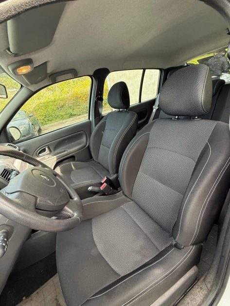 RENAULT CLIO 1.2I - 8V 2009