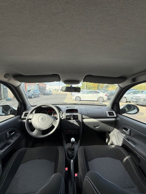 RENAULT CLIO 1.2I - 8V 2009