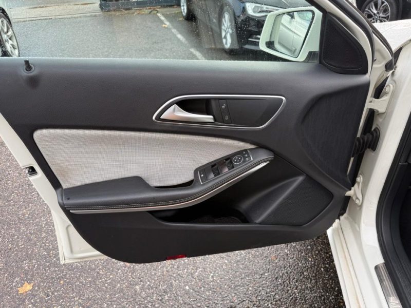 MERCEDES CLASSE A 180 CDI BLUE EFFICIENCY Toit ouvrant