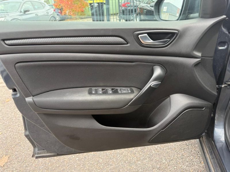 RENAULT MEGANE 1.5 BLUE DCI 115CH ESTATE BUSINESS 