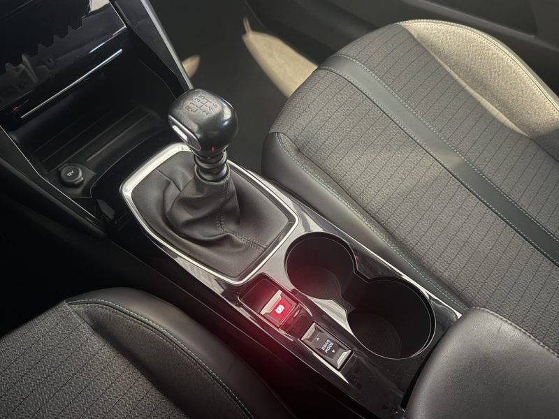 PEUGEOT 208 1.2 PURETECH 100CH ALLURE - Caméra - Sièges Chauffants 