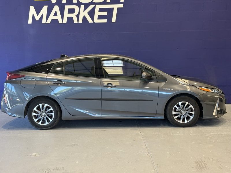 Toyota Prius PHV 122ch Hybride Solar - Suivis Toyota