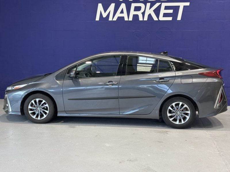 Toyota Prius PHV 122ch Hybride Solar - Suivis Toyota