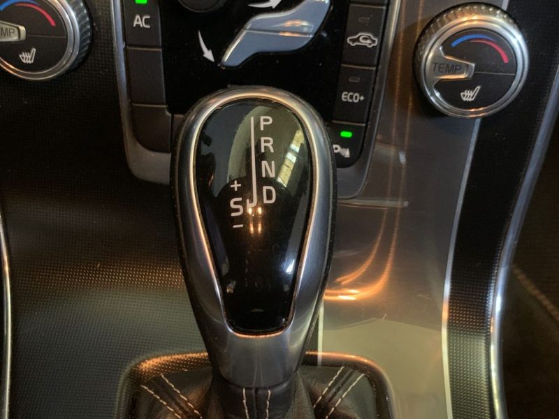 VOLVO S60 PHASE 2 D4 2.0 181CV R-DESIGN GEARTRONIC BVA8 - DISTRIBUTION OK - ENTRETIEN A JOUR  