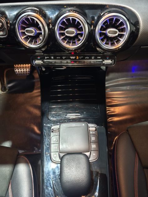 MERCEDES MERCEDES CLASSE A 200D 150 CV - FINITION AMG LINE - BOITE AUTOMATIQUE  200 D 150CH STYLE LINE 8G-DCT 2020