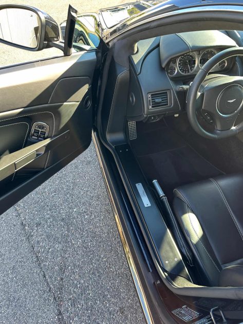 ASTON MARTIN V8 VANTAGE V8 4.7 426 CH SPORTSHIFT II FRANCAISRE SUIVI ASTON