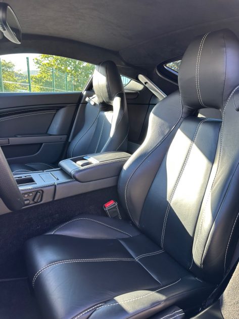 ASTON MARTIN V8 VANTAGE V8 4.7 426 CH SPORTSHIFT II FRANCAISRE SUIVI ASTON