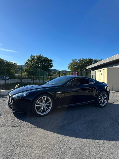 ASTON MARTIN V8 VANTAGE V8 4.7 426 CH SPORTSHIFT II FRANCAISRE SUIVI ASTON