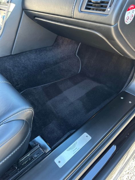 ASTON MARTIN V8 VANTAGE V8 4.7 426 CH SPORTSHIFT II FRANCAISRE SUIVI ASTON