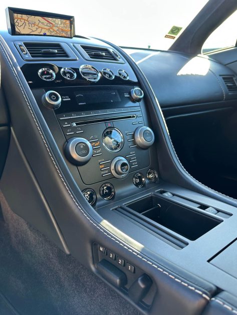 ASTON MARTIN V8 VANTAGE V8 4.7 426 CH SPORTSHIFT II FRANCAISRE SUIVI ASTON