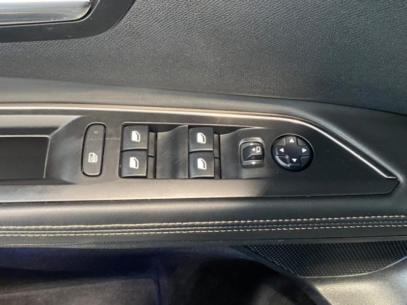 Peugeot 5008 GT Line 🌟 1.6 THP 165ch 🔹 7 places 👨‍👩‍👧‍👦 🌞 Toit ouvrant✨ Reprise ♻️ Garantie