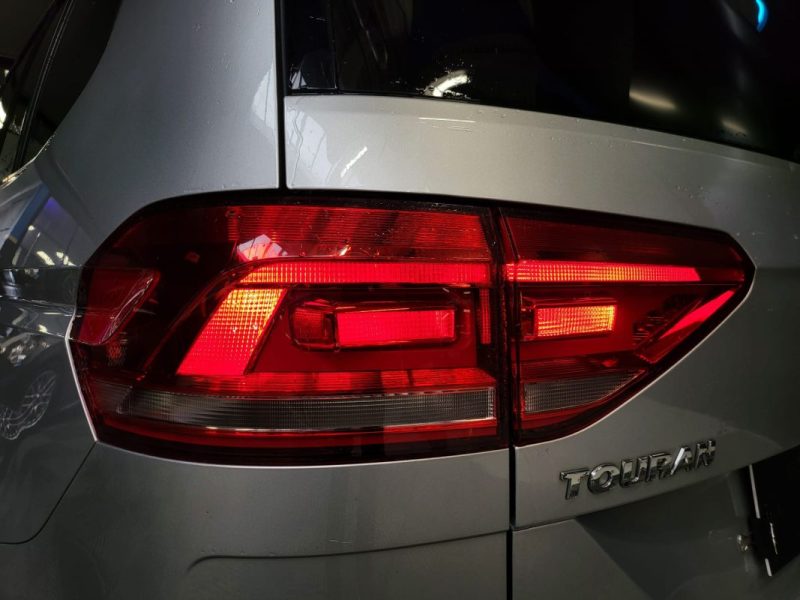 VOLKSWAGEN TOURAN 1.6 TDI 115 CONFORTLINE DSG7 7PL / CARPLAY / CAMERA DE RECUL / SUIVI COMPLET 