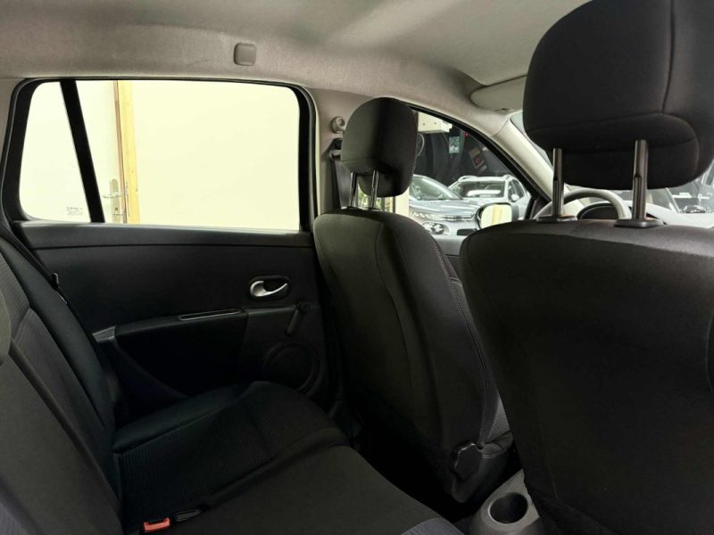 RENAULT CLIO 1.2 16V 75CH TOMTOM 75CV 2012