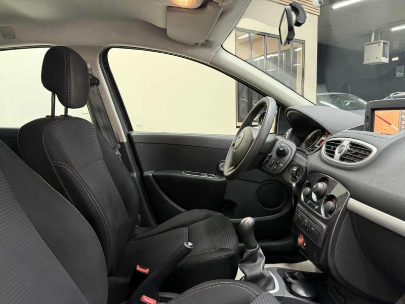 RENAULT CLIO 1.2 16V 75CH TOMTOM 75CV 2012