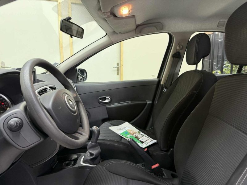 RENAULT CLIO 1.2 16V 75CH TOMTOM 75CV 2012