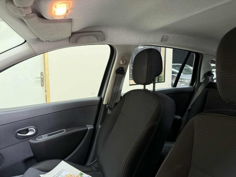 RENAULT CLIO 1.2 16V 75CH TOMTOM 75CV 2012