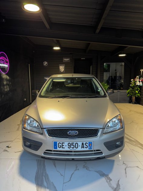 Ford Focus 1.6 Ghia – Révisée, Garantie incluse – Volant à droite