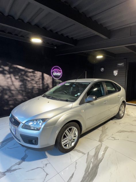 Ford Focus 1.6 Ghia – Révisée, Garantie incluse – Volant à droite