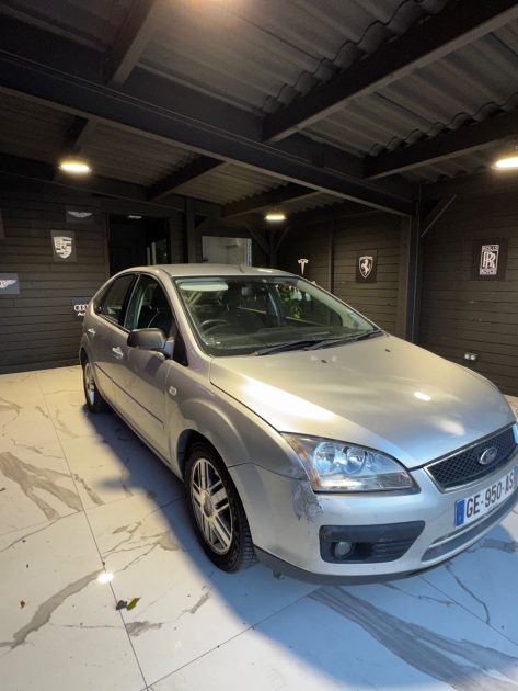 Ford Focus 1.6 Ghia – Révisée, Garantie incluse – Volant à droite