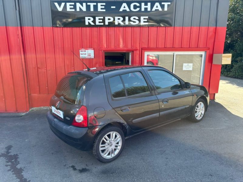 RENAULT CLIO RXE 1.9DTI 2002
