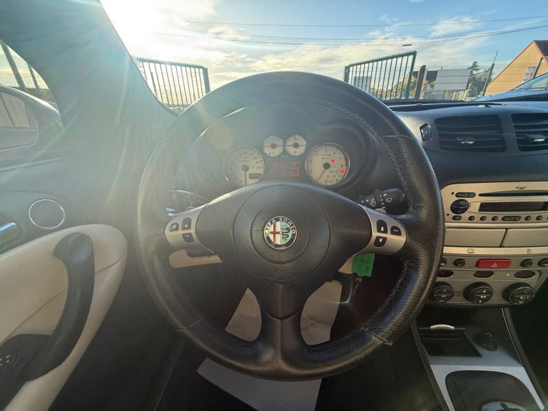 ALFA ROMEO 147 2.0I - 16V 150CV  TS DISTINCTIVE BOITE AUTO 1ER MAIN 