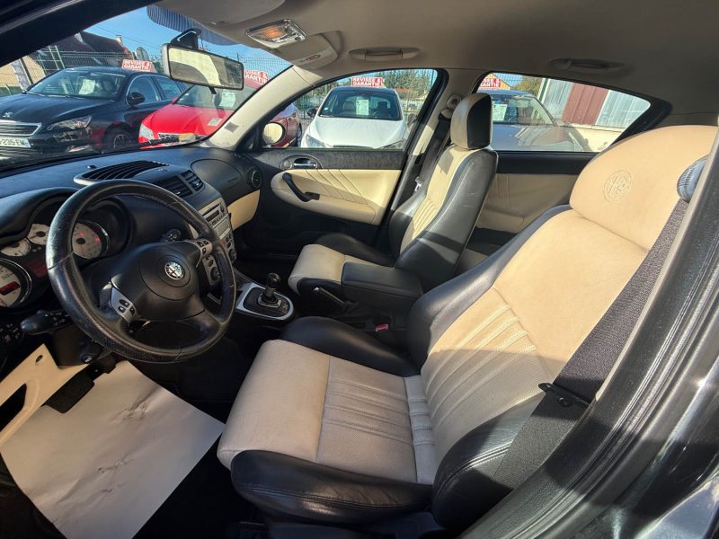 ALFA ROMEO 147 2.0I - 16V 150CV  TS DISTINCTIVE BOITE AUTO 1ER MAIN 