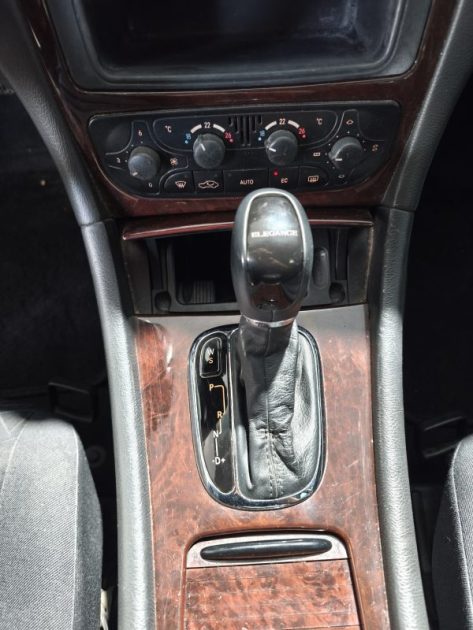 MERCEDES MERCEDES CLASSE C 180 D - FINITION ELEGANCE - BOITE AUTOMATIQUE - CLIMATISATION  C180 CLASSIC BVA 2002