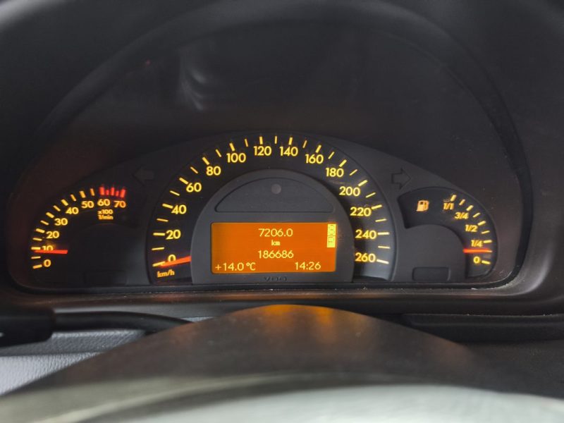 MERCEDES MERCEDES CLASSE C 180  - FINITION ELEGANCE - BOITE AUTOMATIQUE - CLIMATISATION  C180 CLASSIC BVA 2002