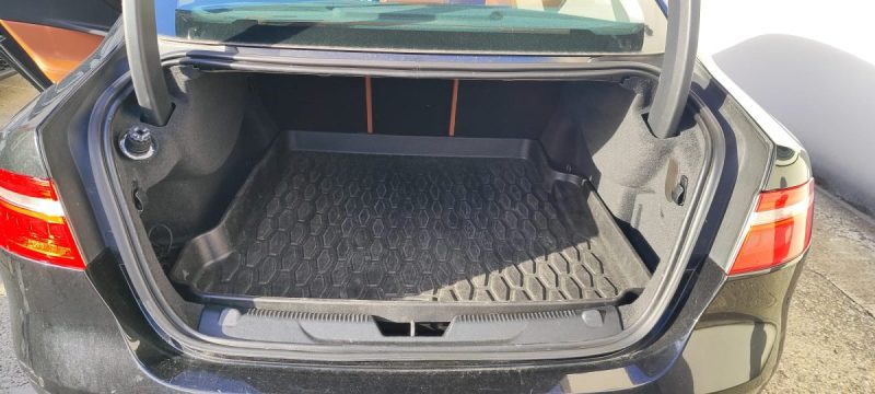 JAGUAR XE 20D PORTFOLIO 2016