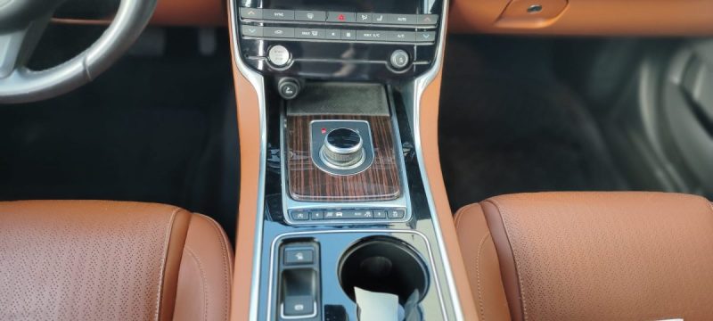 JAGUAR XE 20D PORTFOLIO 2016