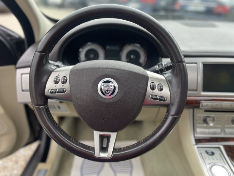 JAGUAR XF V6 3L D S LUXE PREMIUM 275 CH 2009