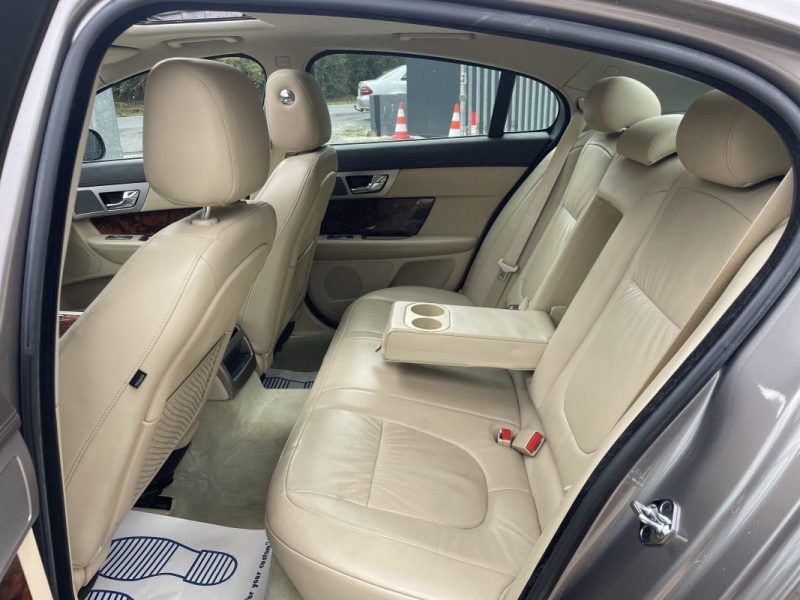 JAGUAR XF V6 3L D S LUXE PREMIUM 275 CH 2009