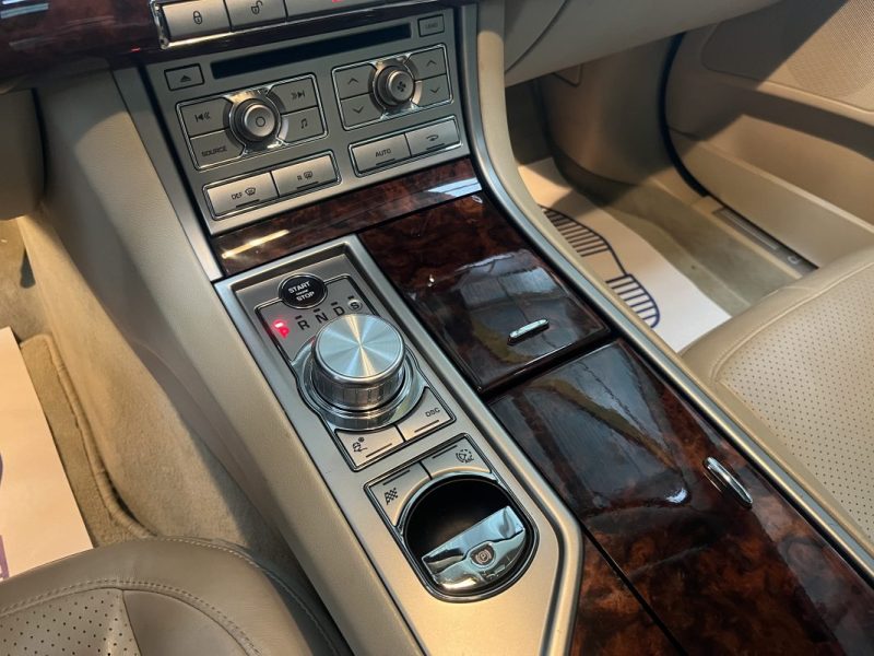 JAGUAR XF V6 3L D S LUXE PREMIUM 275 CH 2009