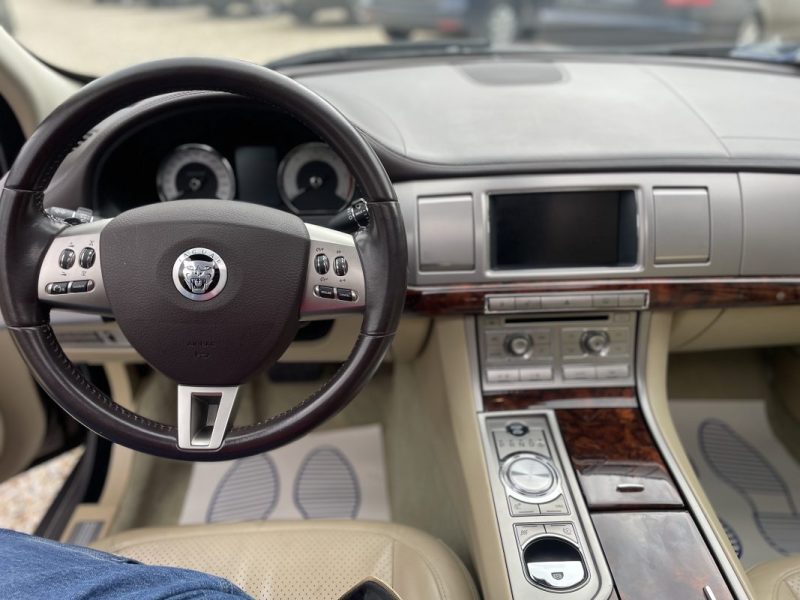 JAGUAR XF V6 3L D S LUXE PREMIUM 275 CH 2009