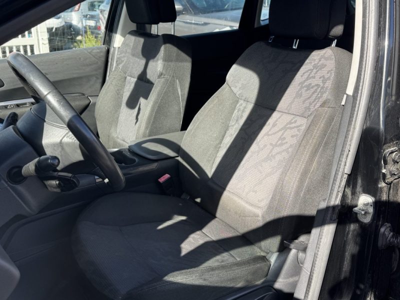 PEUGEOT 3008 1.6 HDI 112 FAP CONFORT PACK 