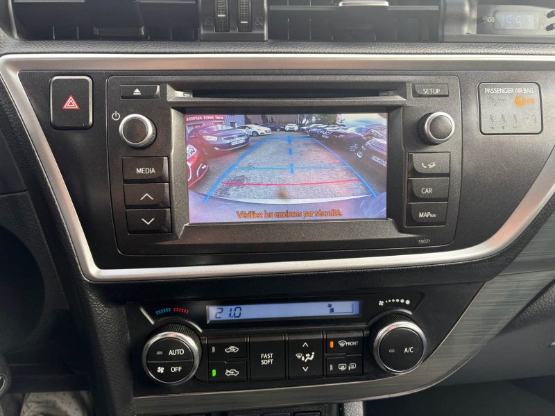 TOYOTA AURIS  1.3 VVTI 100CH 1ERE MAIN 2014