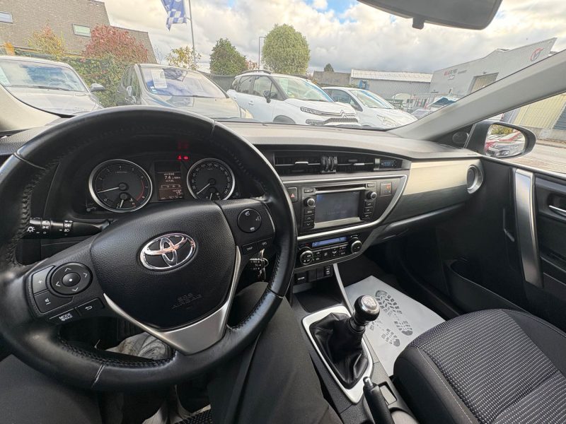 TOYOTA AURIS  1.3 VVTI 100CH 1ERE MAIN 2014