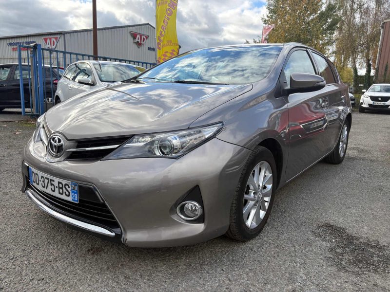 TOYOTA AURIS  1.3 VVTI 100CH 1ERE MAIN 2014